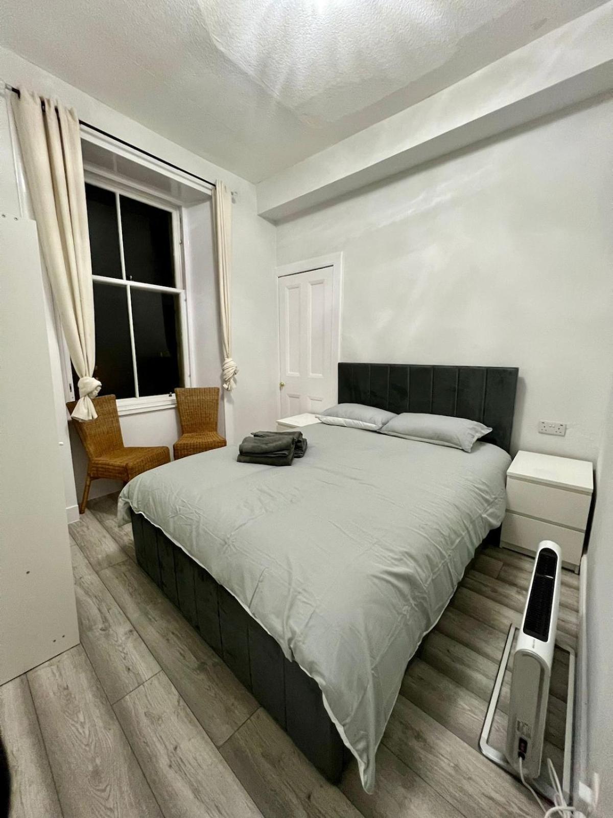 Old Town Royal Mile 2 Bedrooms * EDI