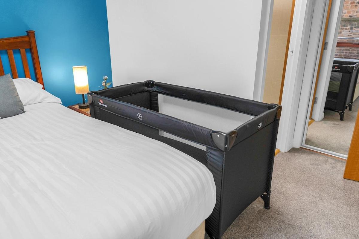 Modern 2 Bedroom In Centre Apartment *