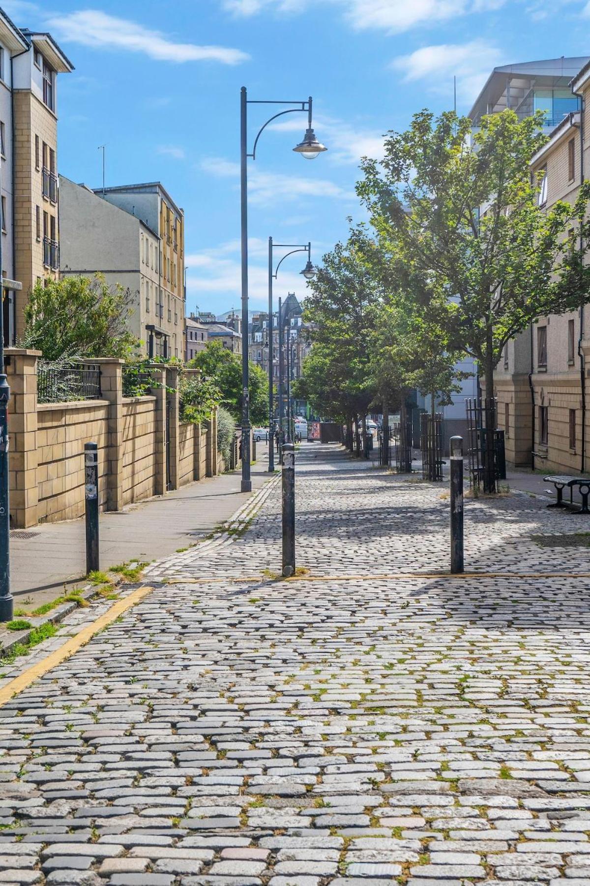 Modern 2 Bedroom In Centre * Edinburgh