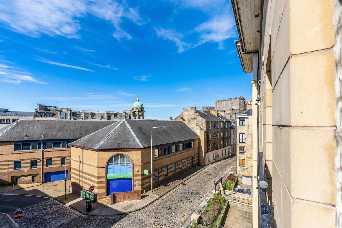 Modern 2 Bedroom In Centre * Edinburgh