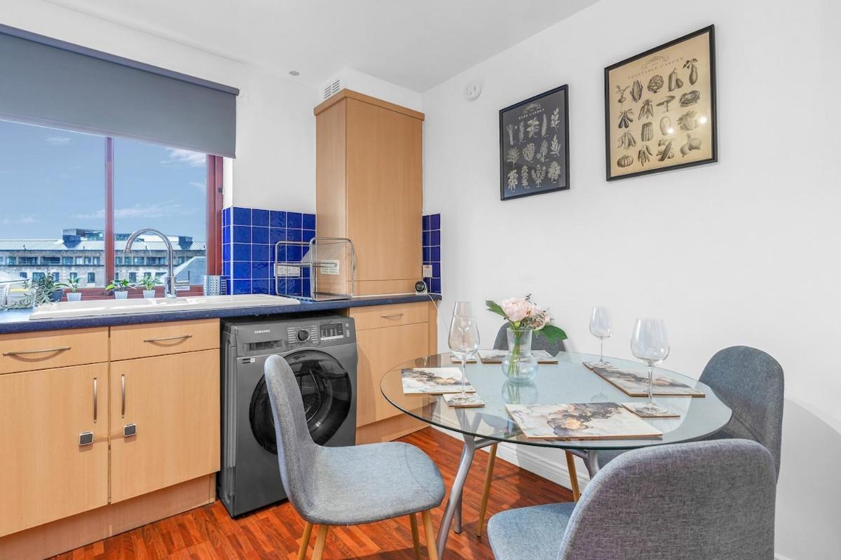 Modern 2 Bedroom In Centre Edinburgh