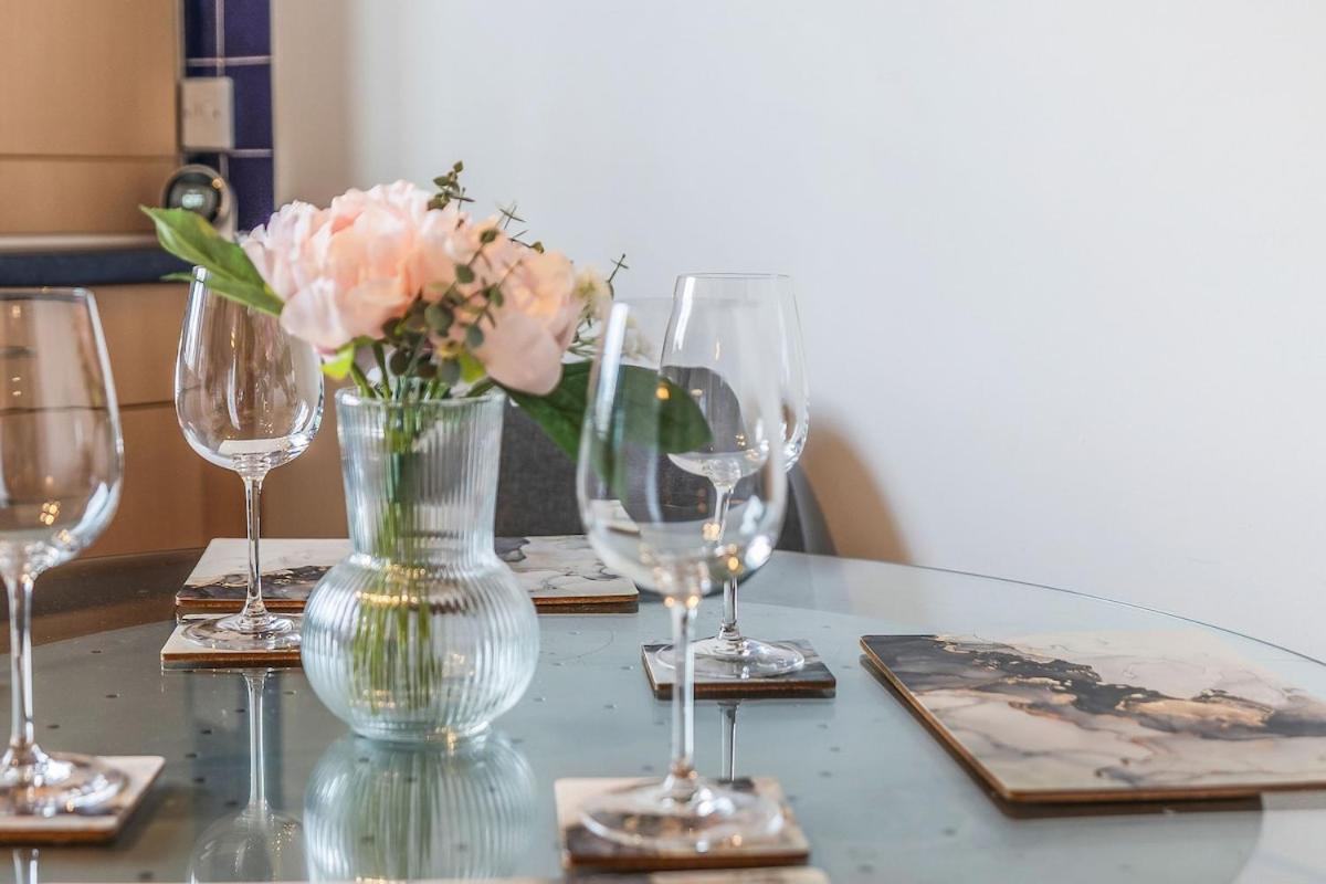 Modern 2 Bedroom In Centre Apartment Edinburgh