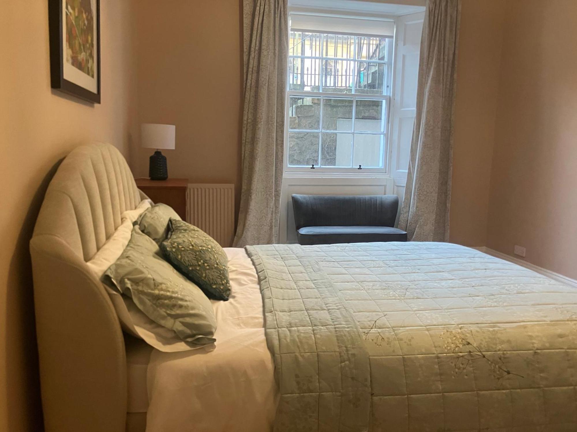 Apartment Spacious In *