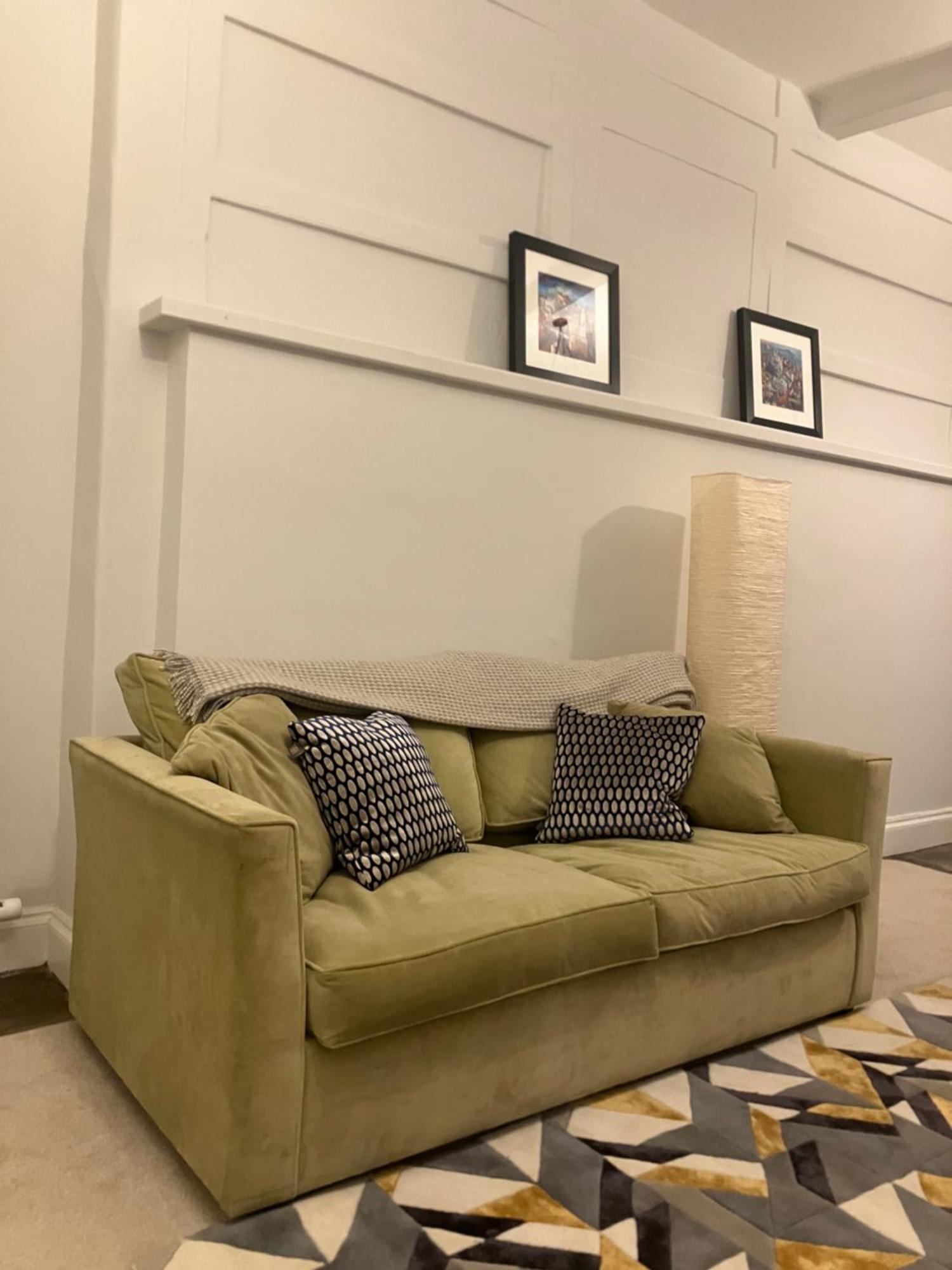 Spacious In Apartment *