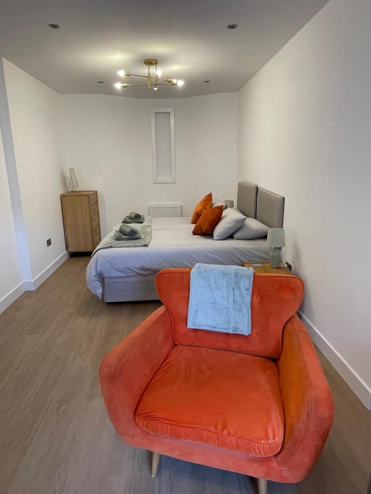 Modern Apartment, Access To Holyrood & * Edinburgh