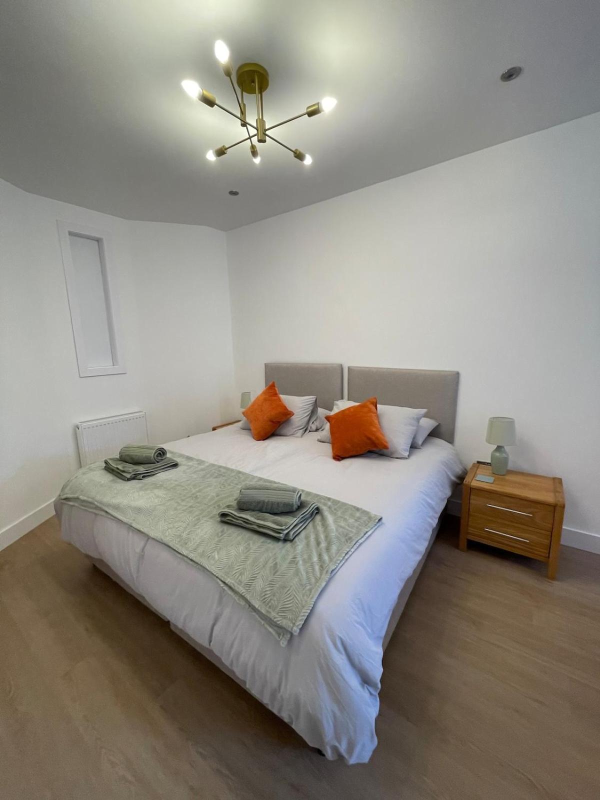 Modern Apartment, Access To Holyrood & Apartment Edinburgh