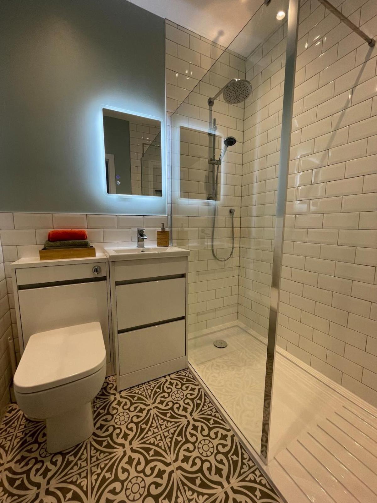 Modern Apartment, Access To Holyrood & Edinburgh