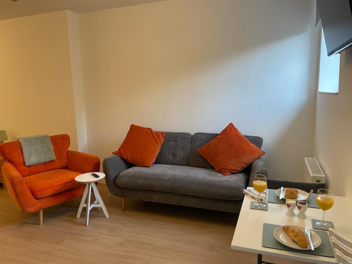 Modern Apartment, Access To Holyrood & * Edinburgh