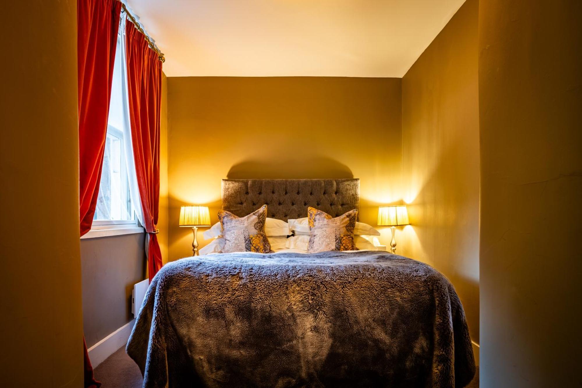 Six Brunton Place Bed & Breakfast