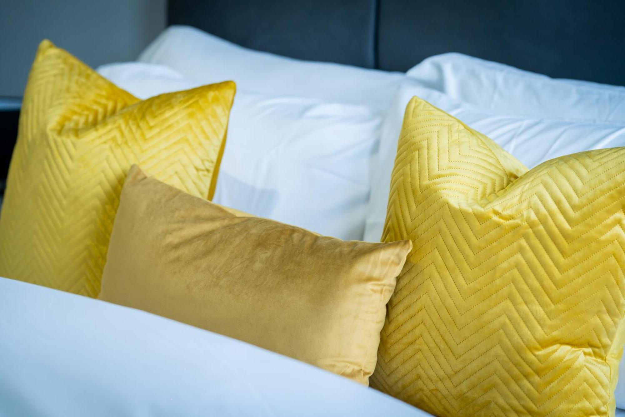 Stylish 3br, Next To Tram Stop, Near Princes St & Ocean Terminal, Sleeps 7