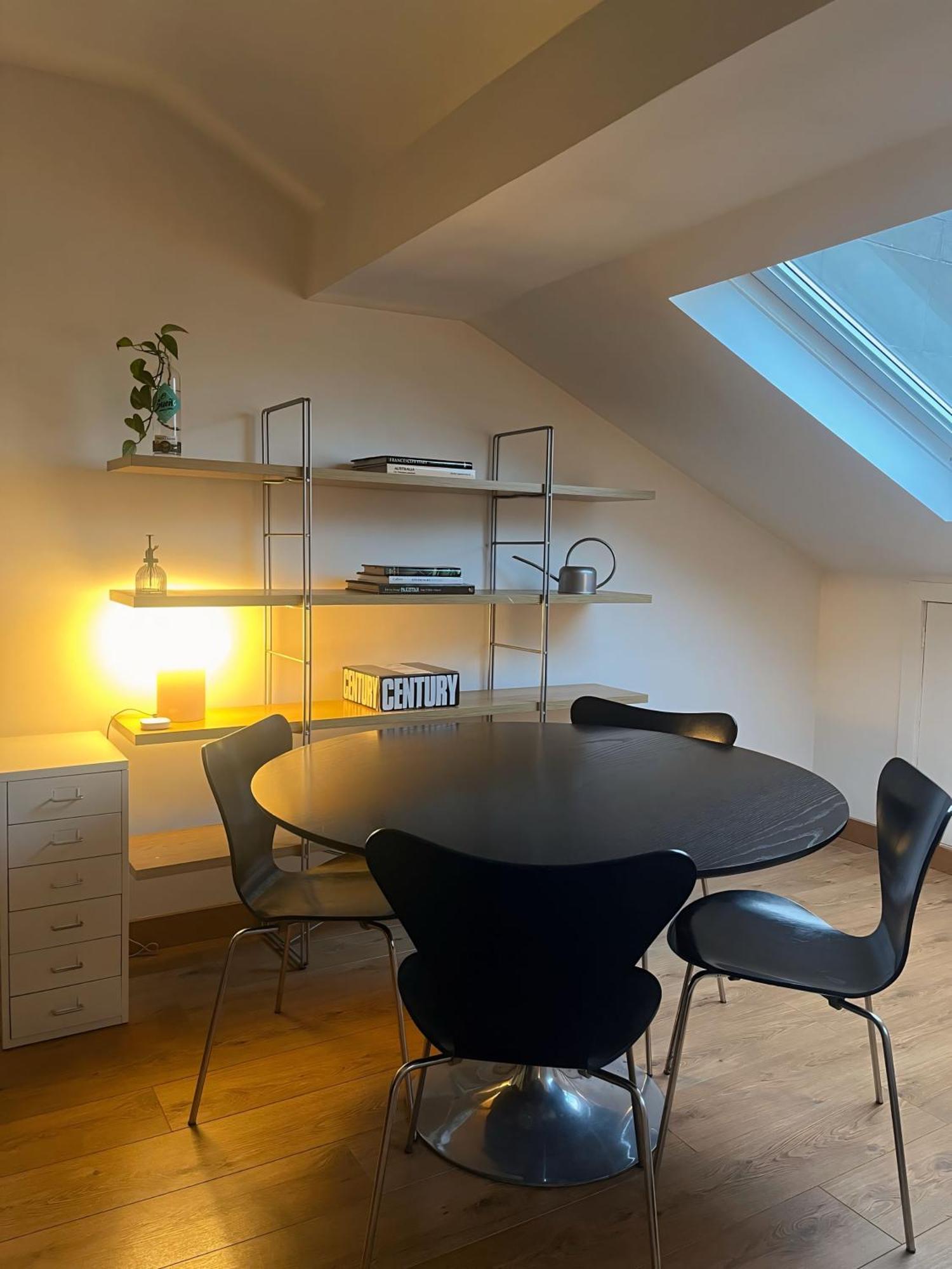 Spacious 2br, 2 Bath - Ideal For Families & Groups - Centre Gem Apartment *