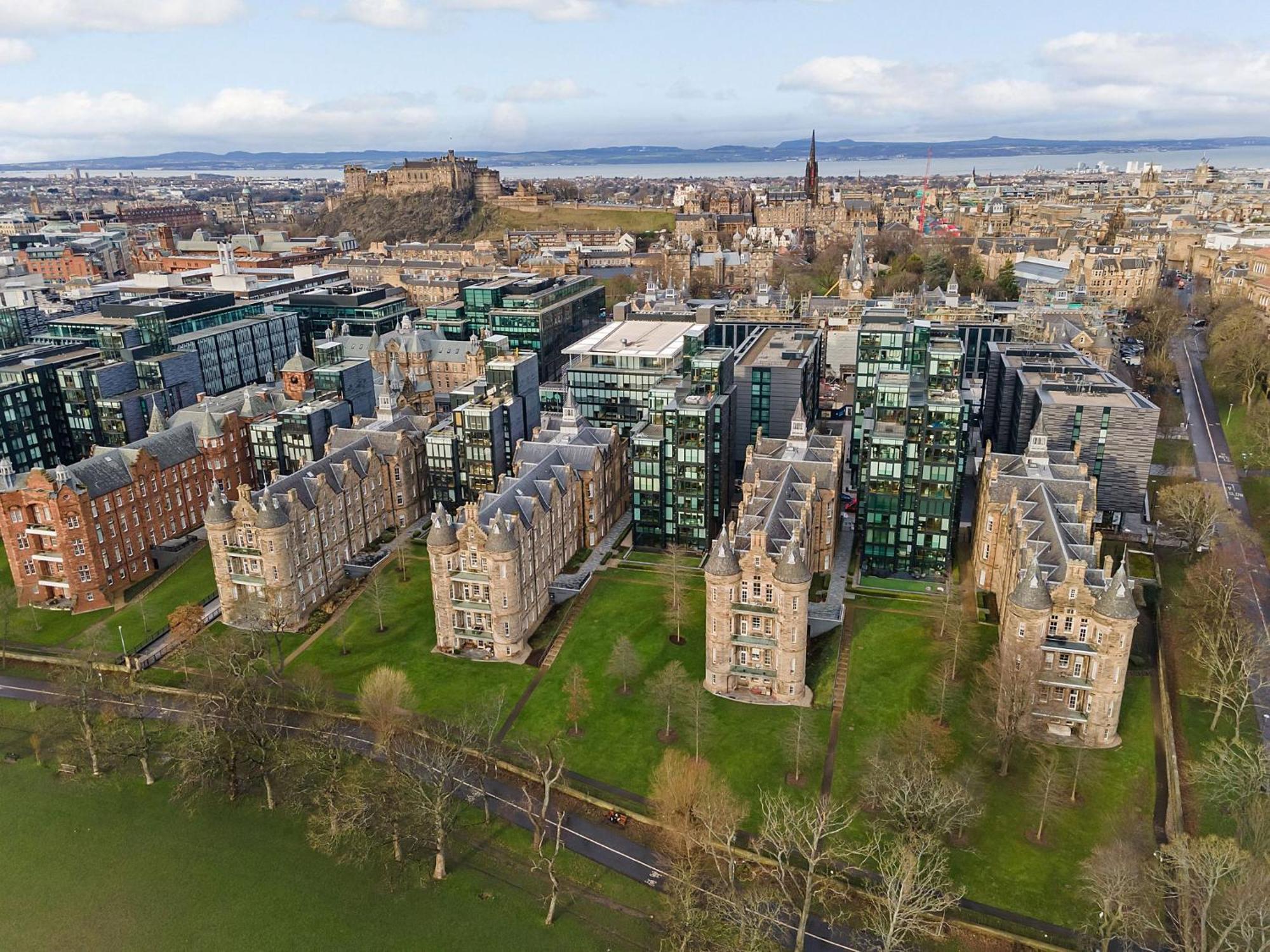 Executive Level Quartermile Two Bedroom - Extremely Apartment