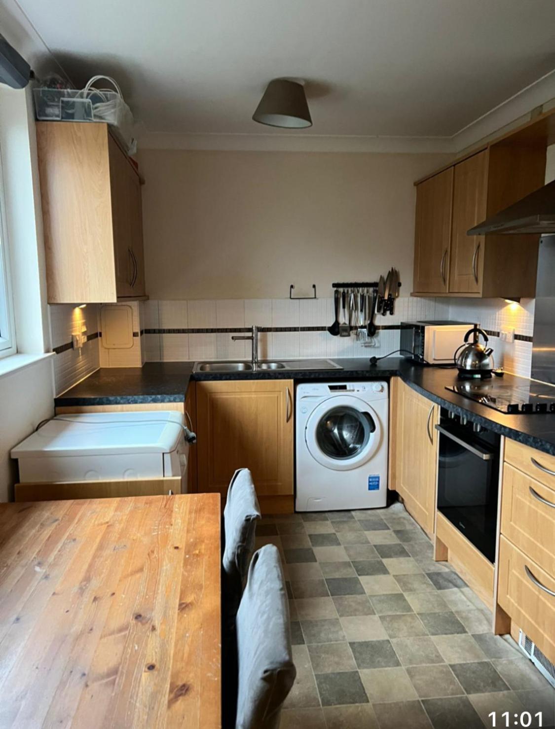 Quiet 2 Bedrooms And 2 Bathrooms With Free Parking