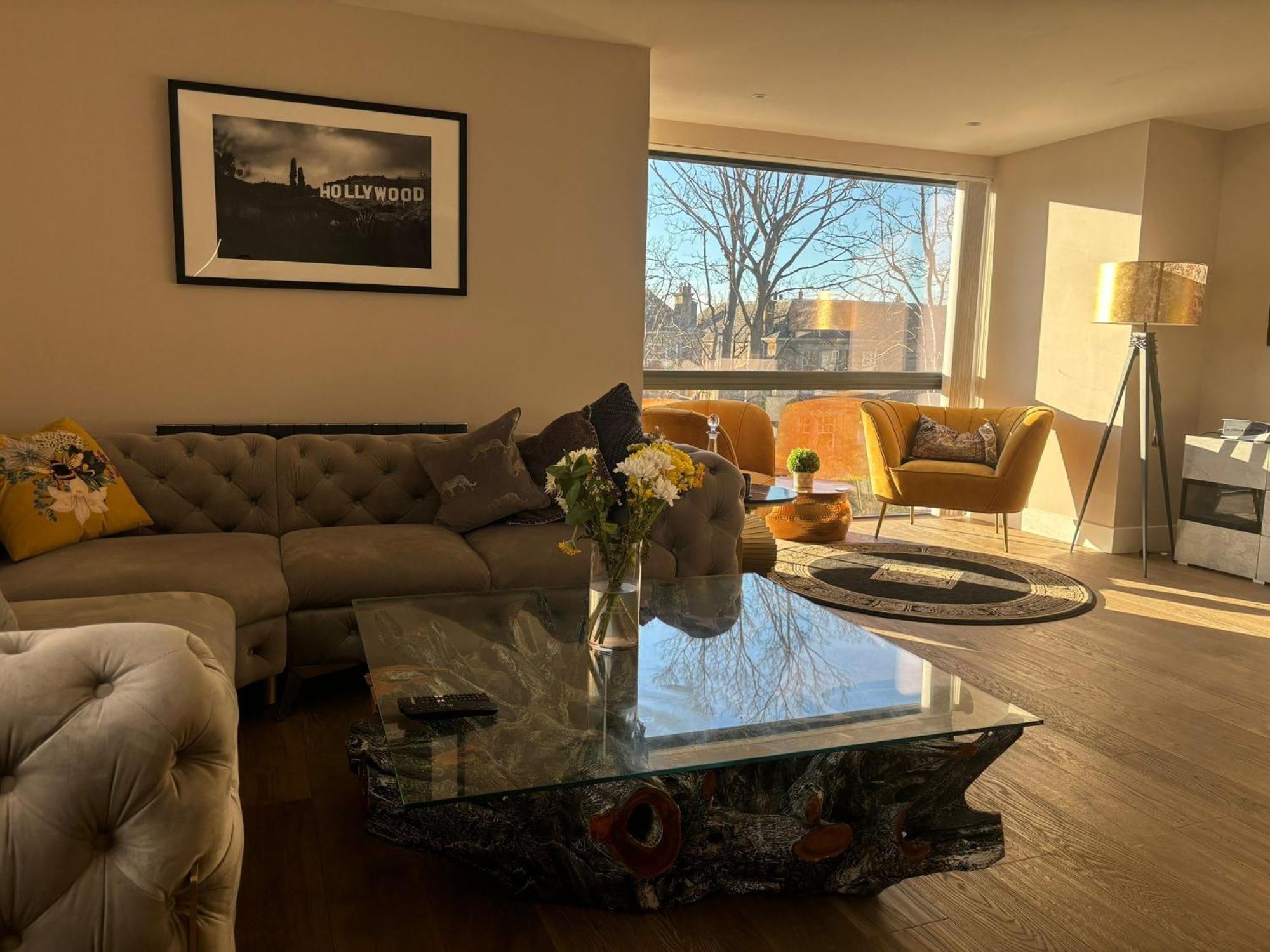Breathtaking 5 Bedroom Townhouse In Murrayfield Location, Free Parking Villa Edinburgh