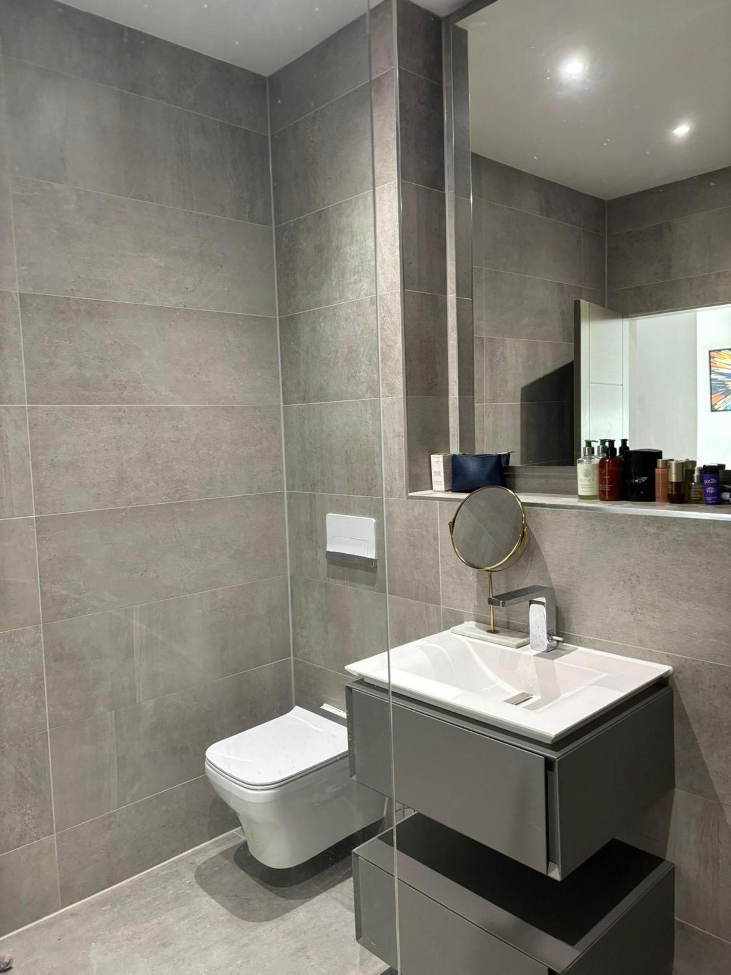 Breathtaking 5 Bedroom Townhouse In Murrayfield Location, Free Parking