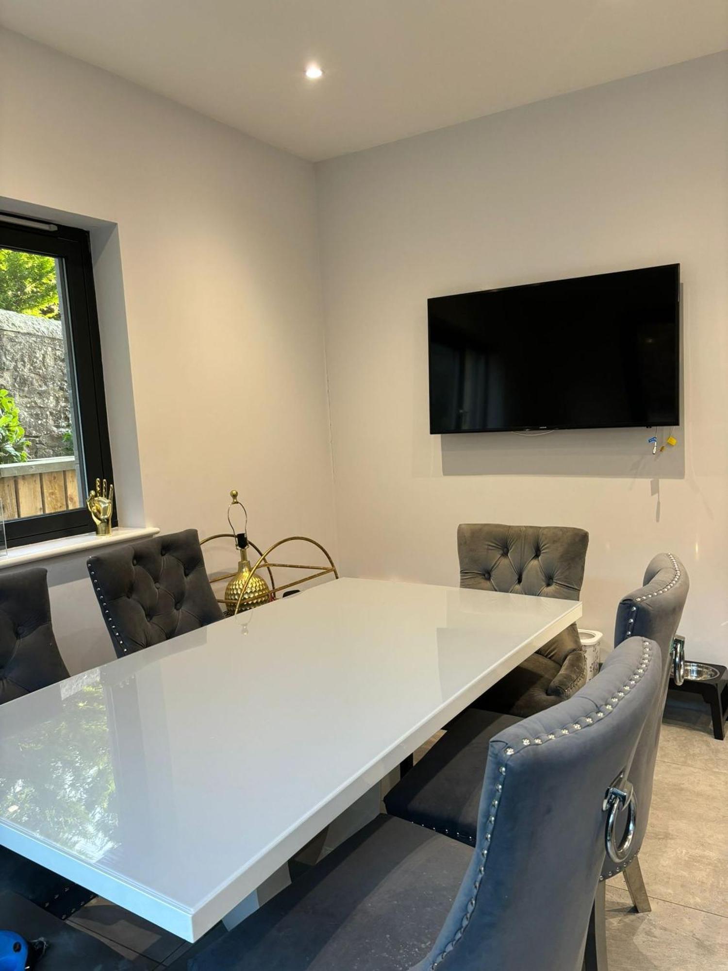 Breathtaking 5 Bedroom Townhouse In Murrayfield Location, Free Parking Villa