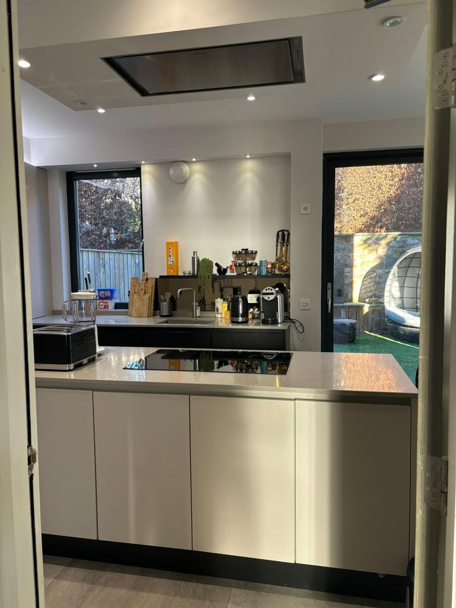 Breathtaking 5 Bedroom Townhouse In Murrayfield Location, Free Parking *