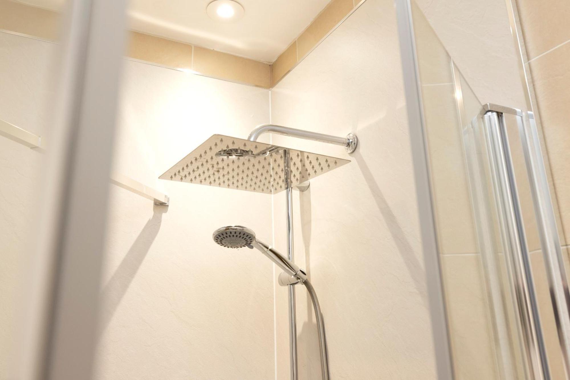 Joivy Chic 2-br Flats Near Castle EDI