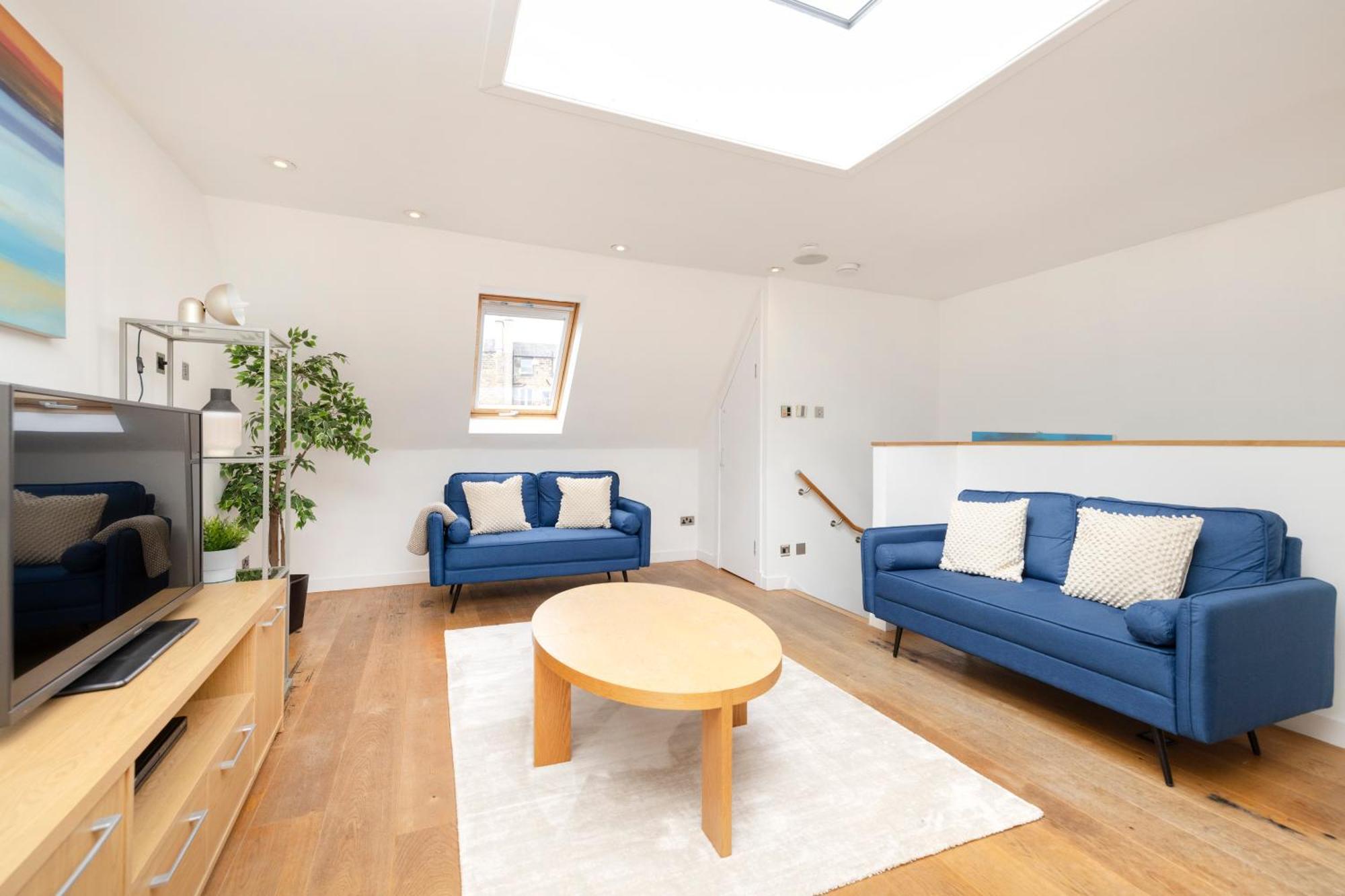 Joivy Chic 2-br Flats Near Castle * EDI