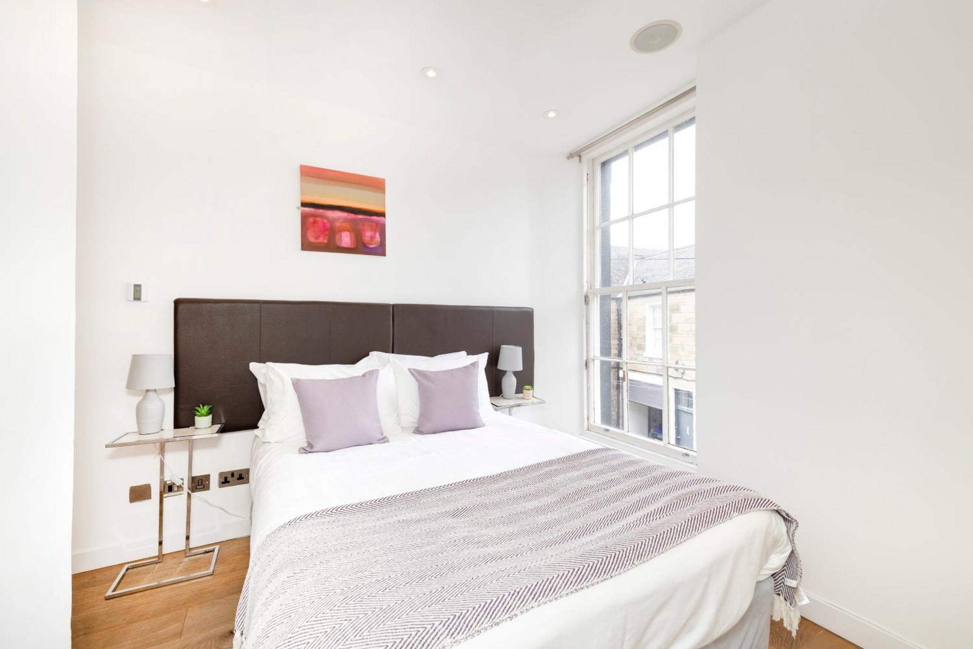Joivy Chic 2-br Flats Near Castle Apartment EDI