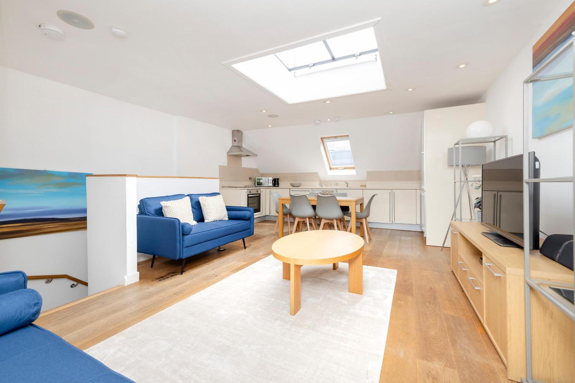 Joivy Chic 2-br Flats Near Castle * EDI