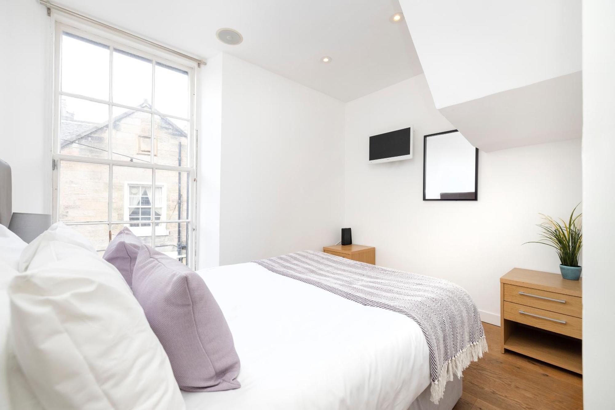 Joivy Chic 2-br Flats Near Castle Apartment EDI