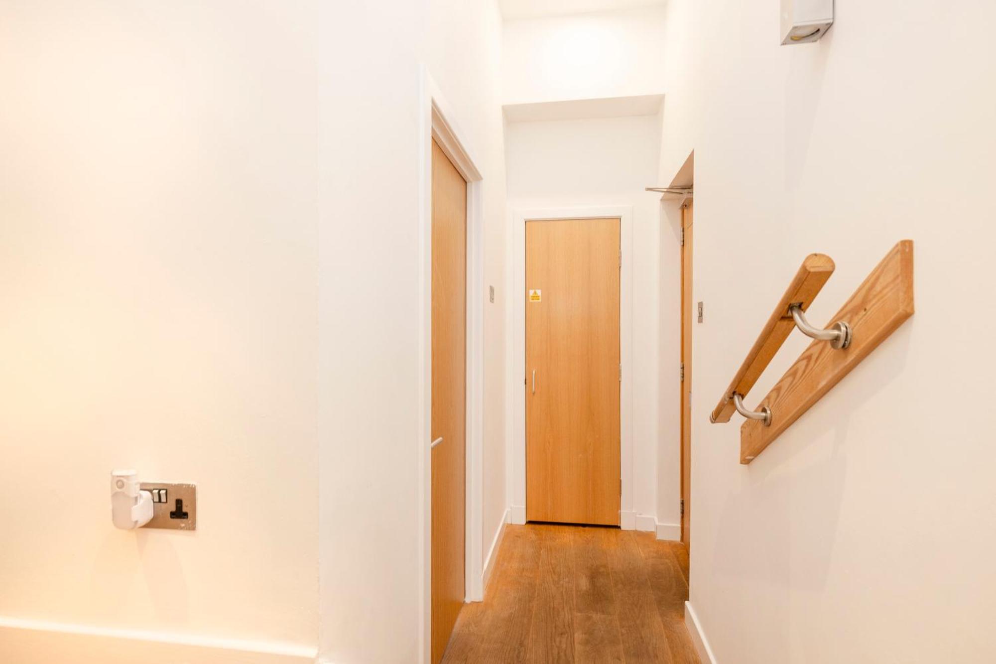 Joivy Chic 2-br Flats Near Castle * EDI