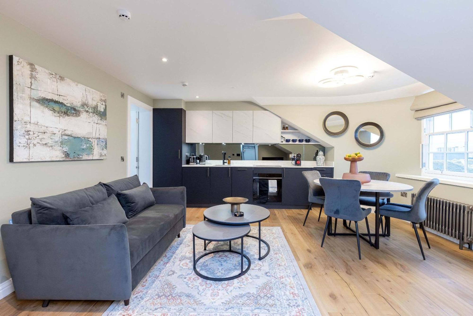 Dragon Luxury Serviced At Albyn Place Apartment