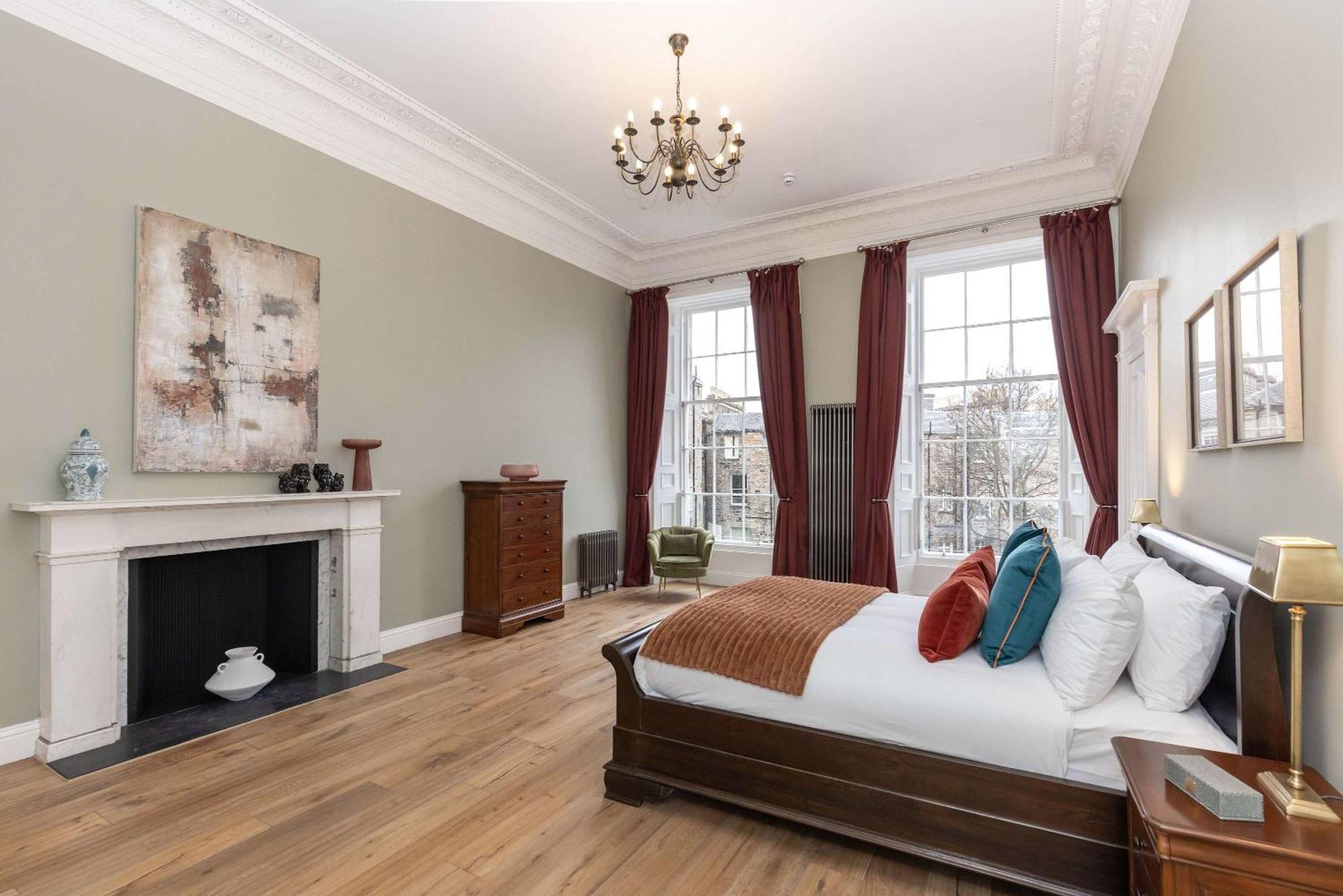 Dragon Luxury At 9 Albyn Place
