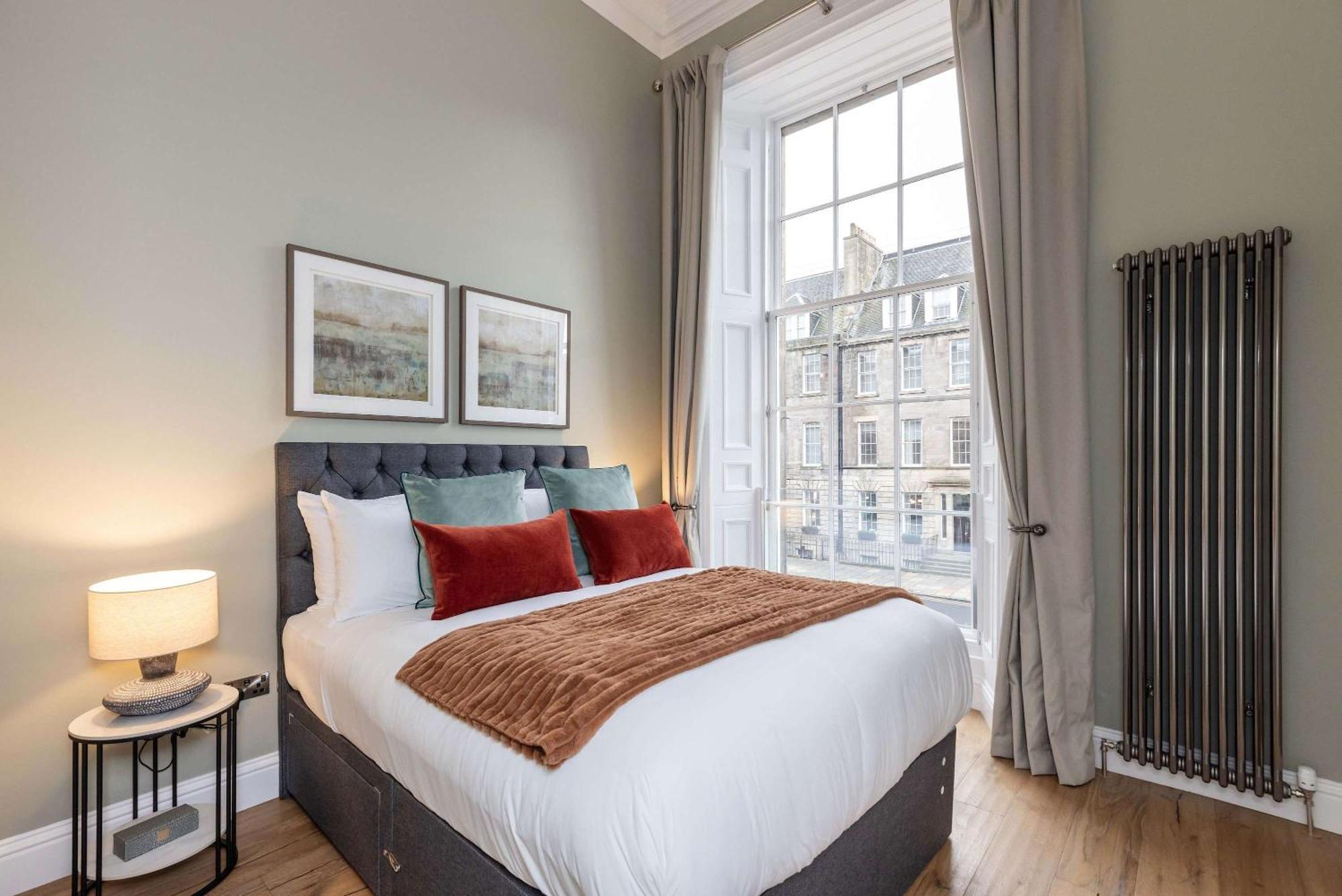 Dragon Luxury At 9 Albyn Place * Edinburgh