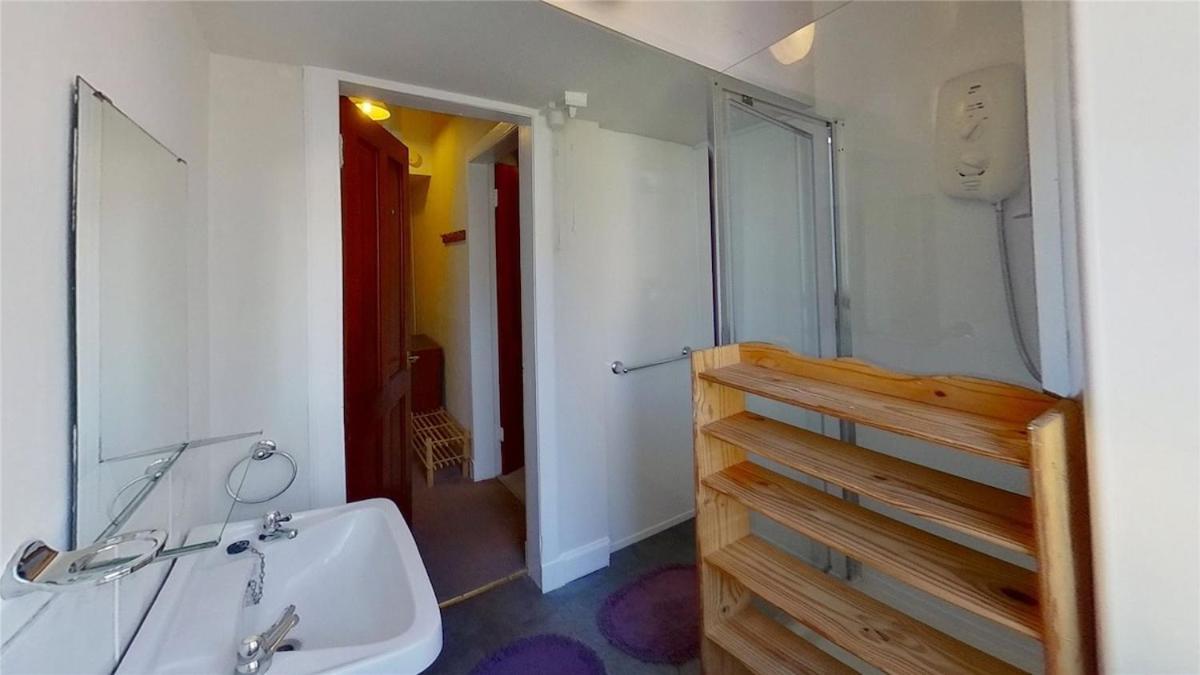 1 Bed Flat Near Castle * Edinburgh