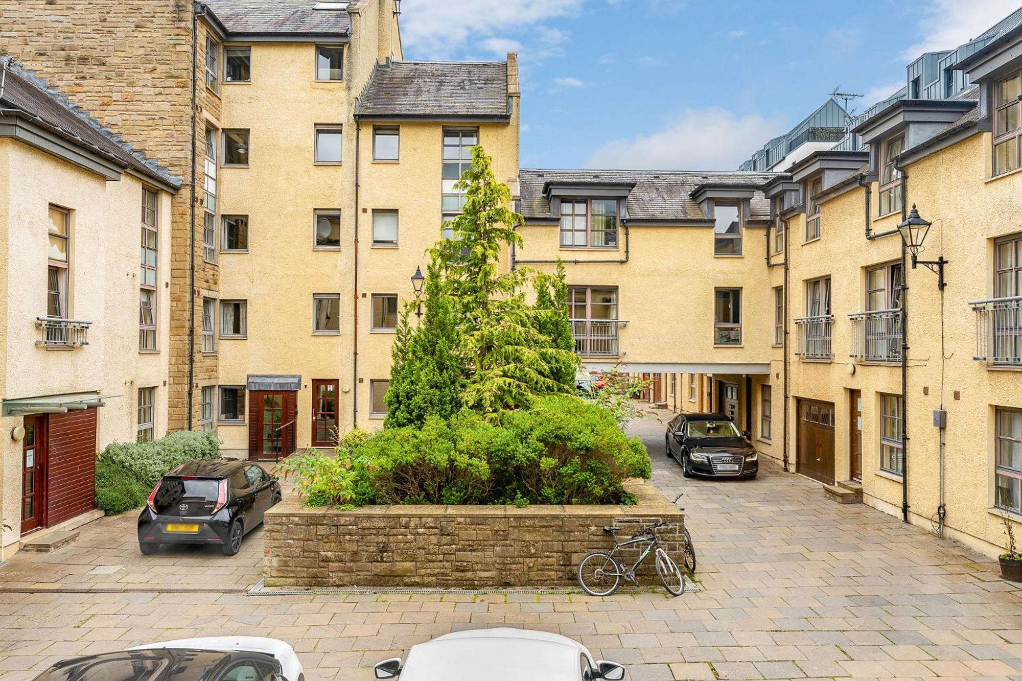 Comfy Place Off Royal Mile, With Parking * Edinburgh