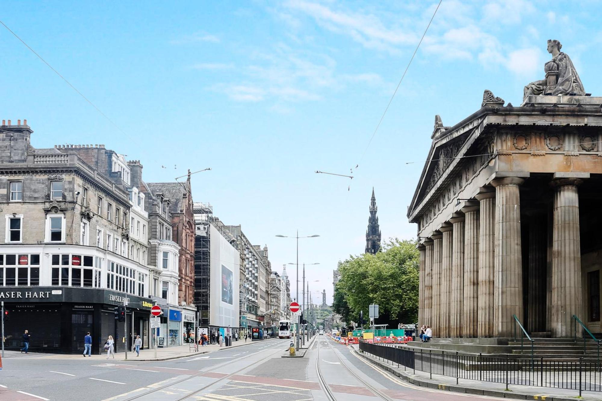 Centrally Located Spacious 2 Bedrooms Apartment Edinburgh
