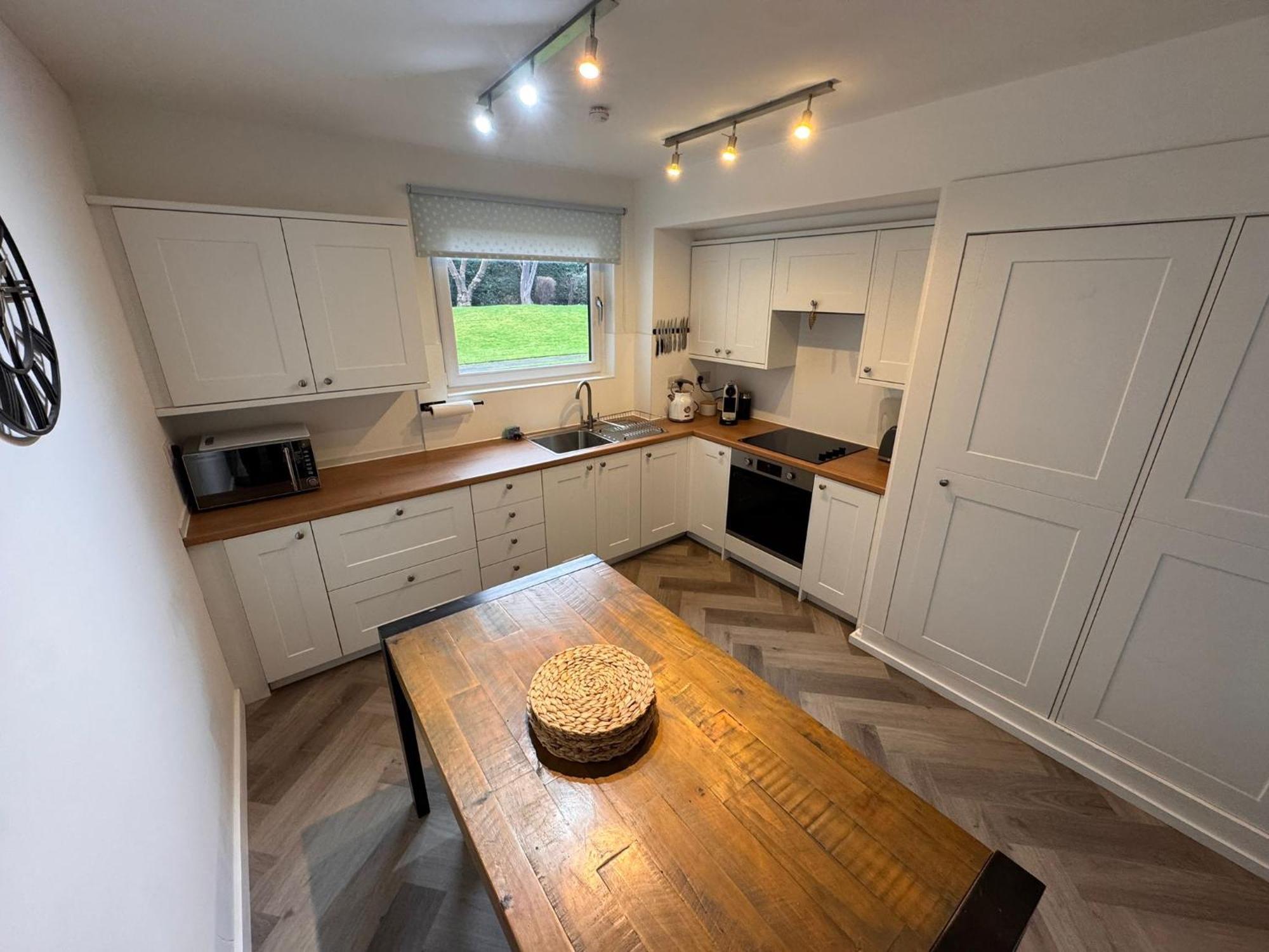 3 Bedroom Tranquil Ground Floor Flat In Merchiston Apartment *