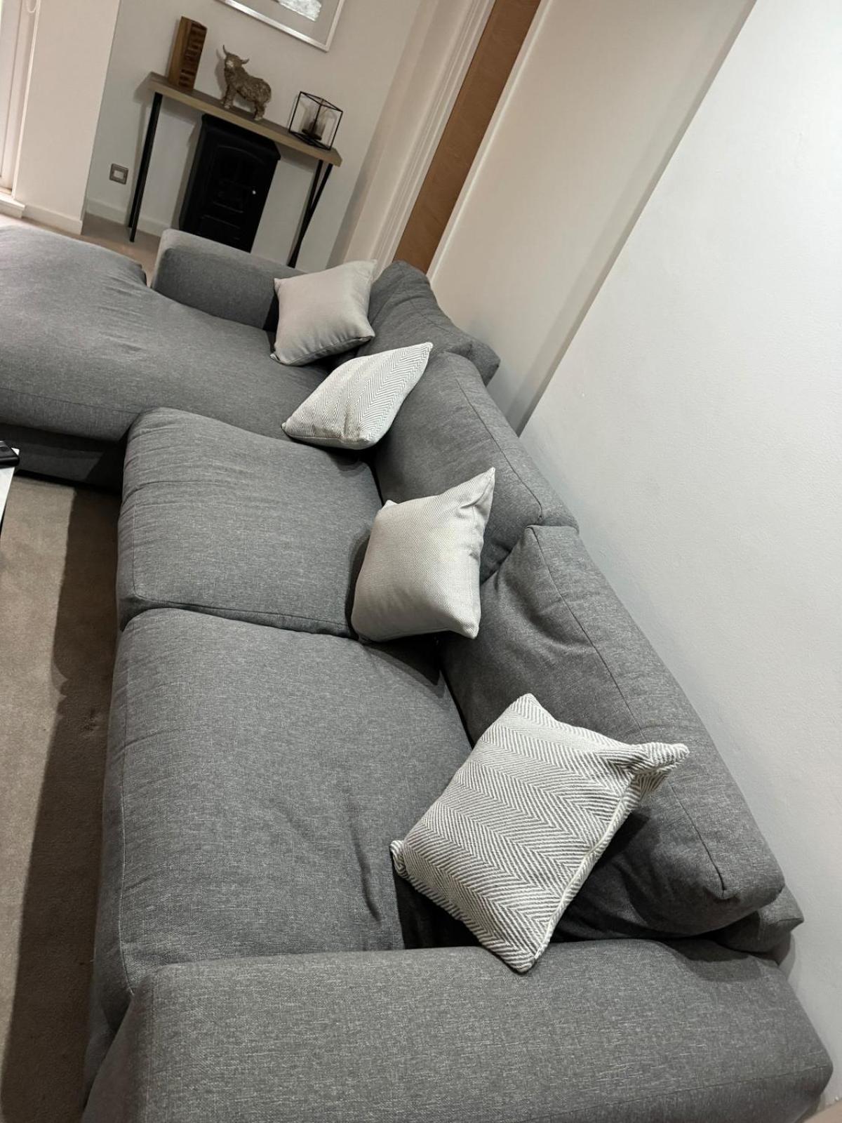 3 Bedroom Tranquil Ground Floor Flat In Merchiston Apartment