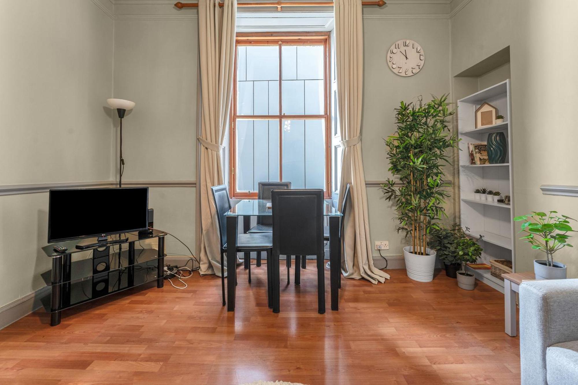 Central, Cozy 2br-1ba-haymarket - With Parking Apartment