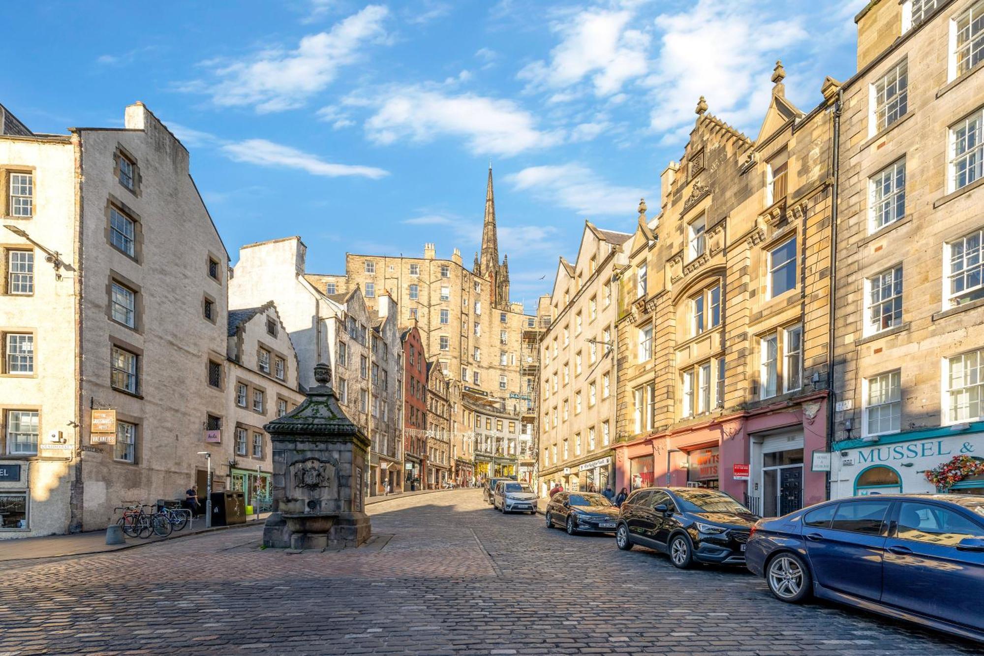 Beautiful Designer 2 Bed 2 Bath Old Town - Parking *