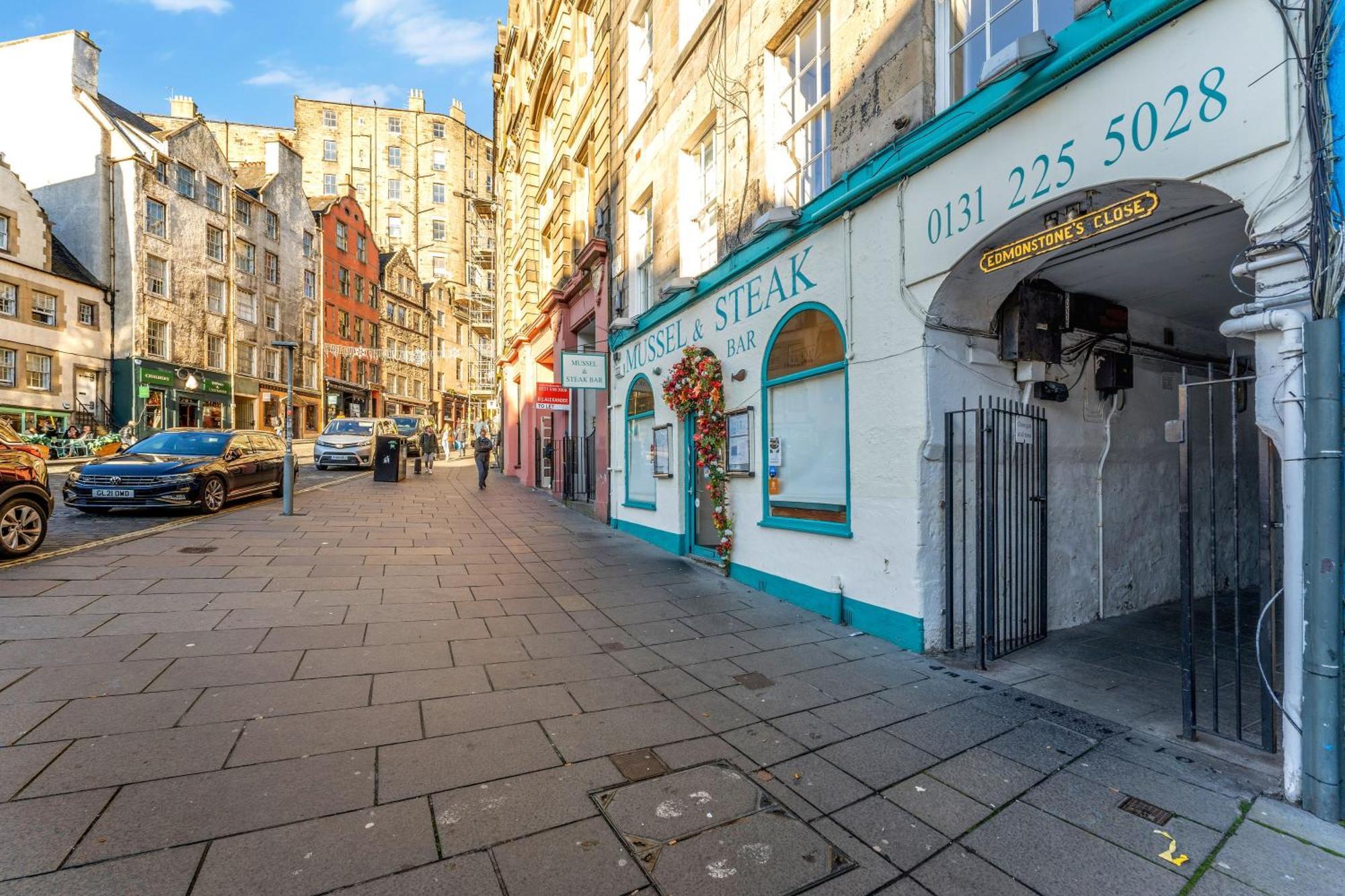 Beautiful Designer 2 Bed 2 Bath Old Town - Parking Edinburgh
