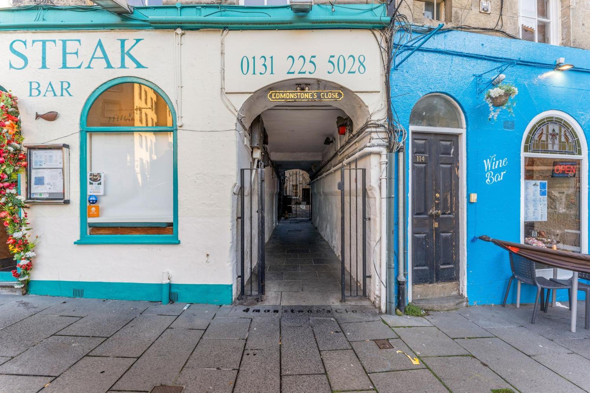 Beautiful Designer 2 Bed 2 Bath Old Town - Parking * Edinburgh