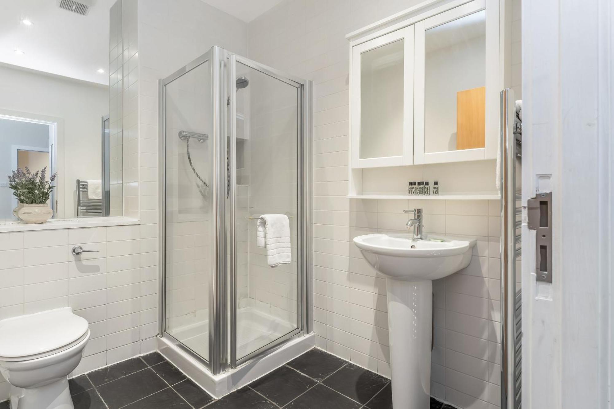 Beautiful Designer 2 Bed 2 Bath Old Town - Parking