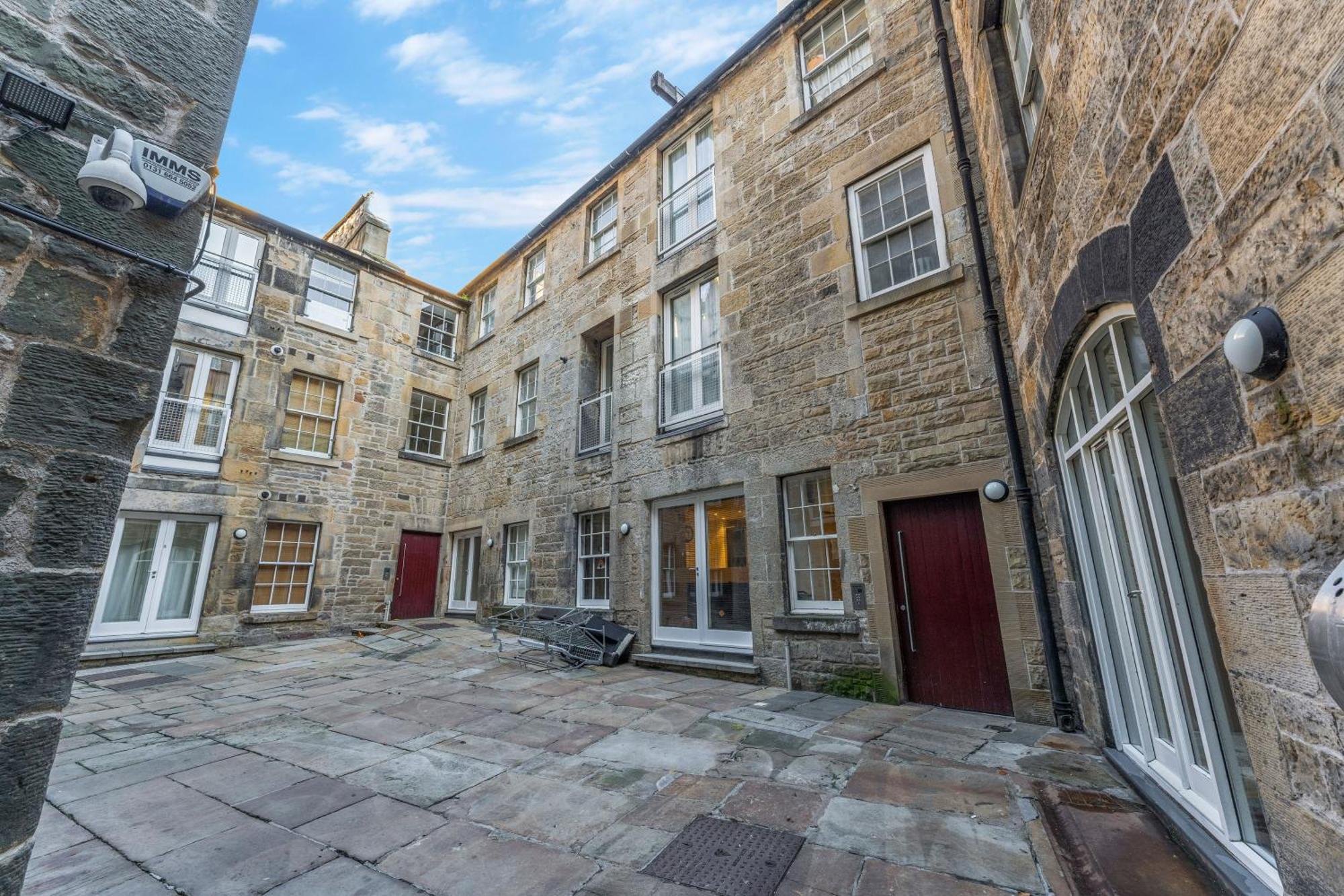 Beautiful Designer 2 Bed 2 Bath Old Town - Parking Apartment *