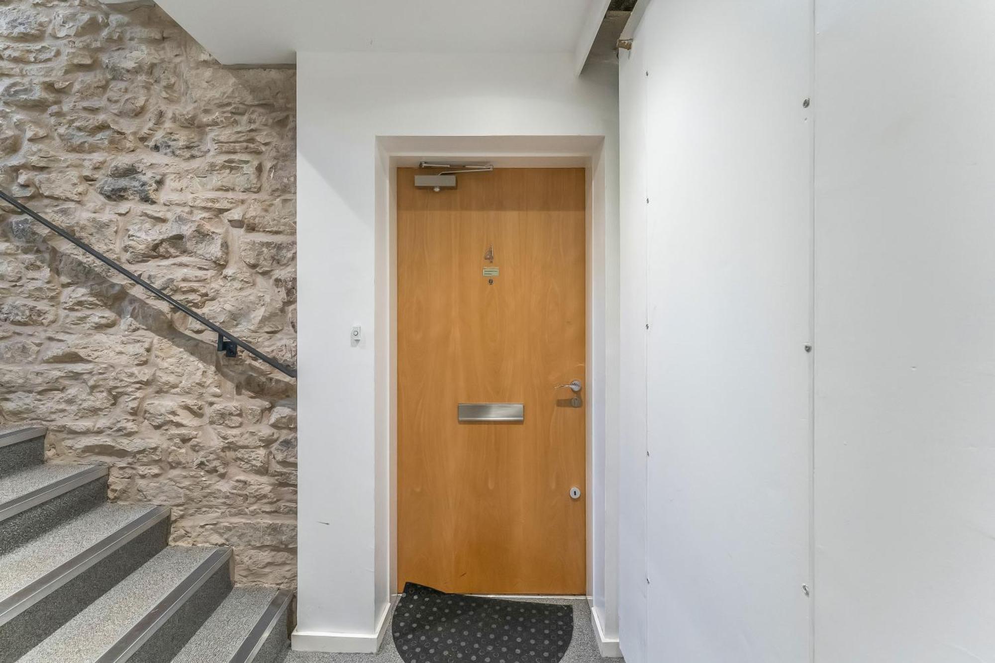 Beautiful Designer 2 Bed 2 Bath Old Town - Parking *