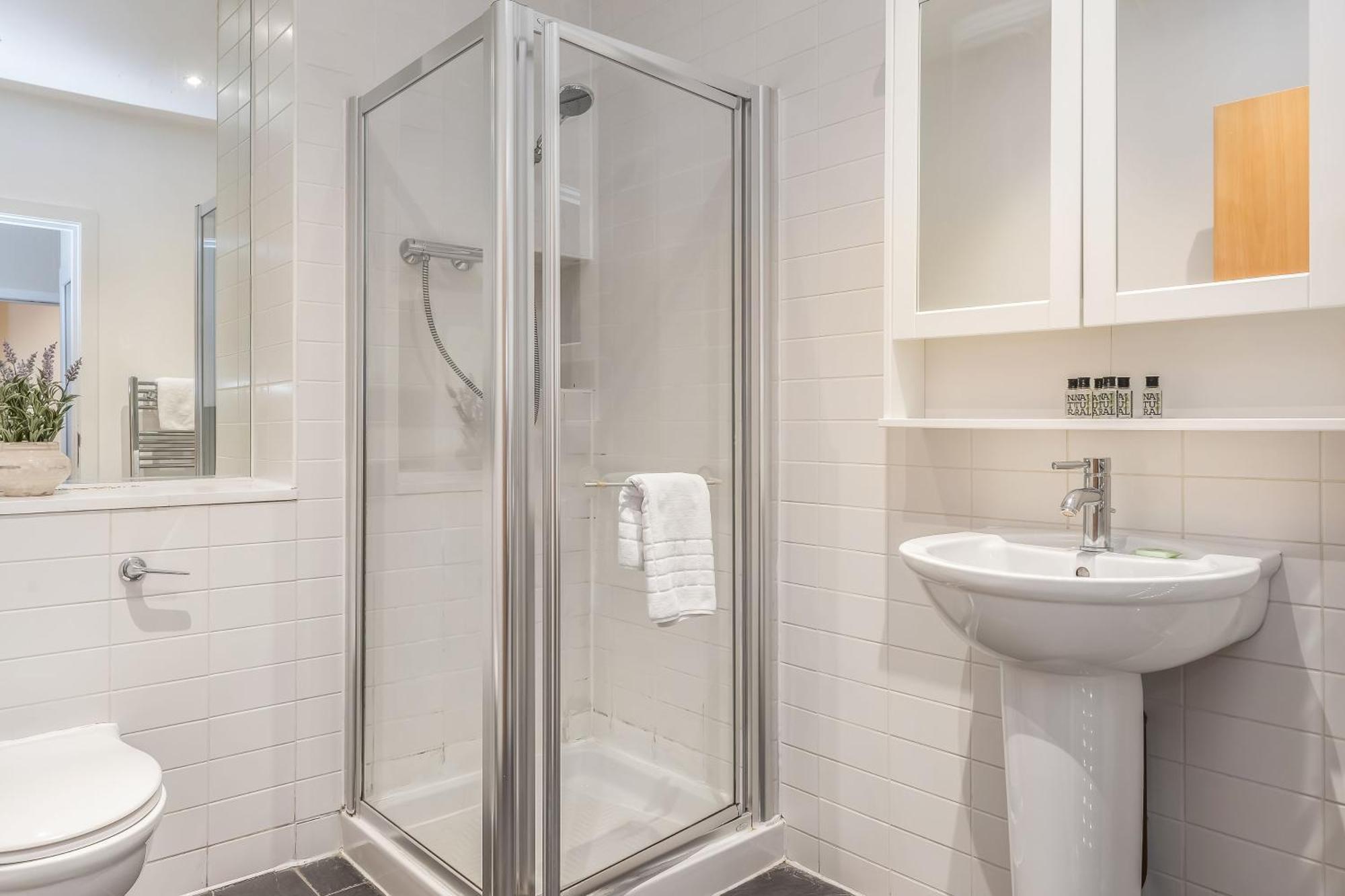 Beautiful Designer 2 Bed 2 Bath Old Town - Parking