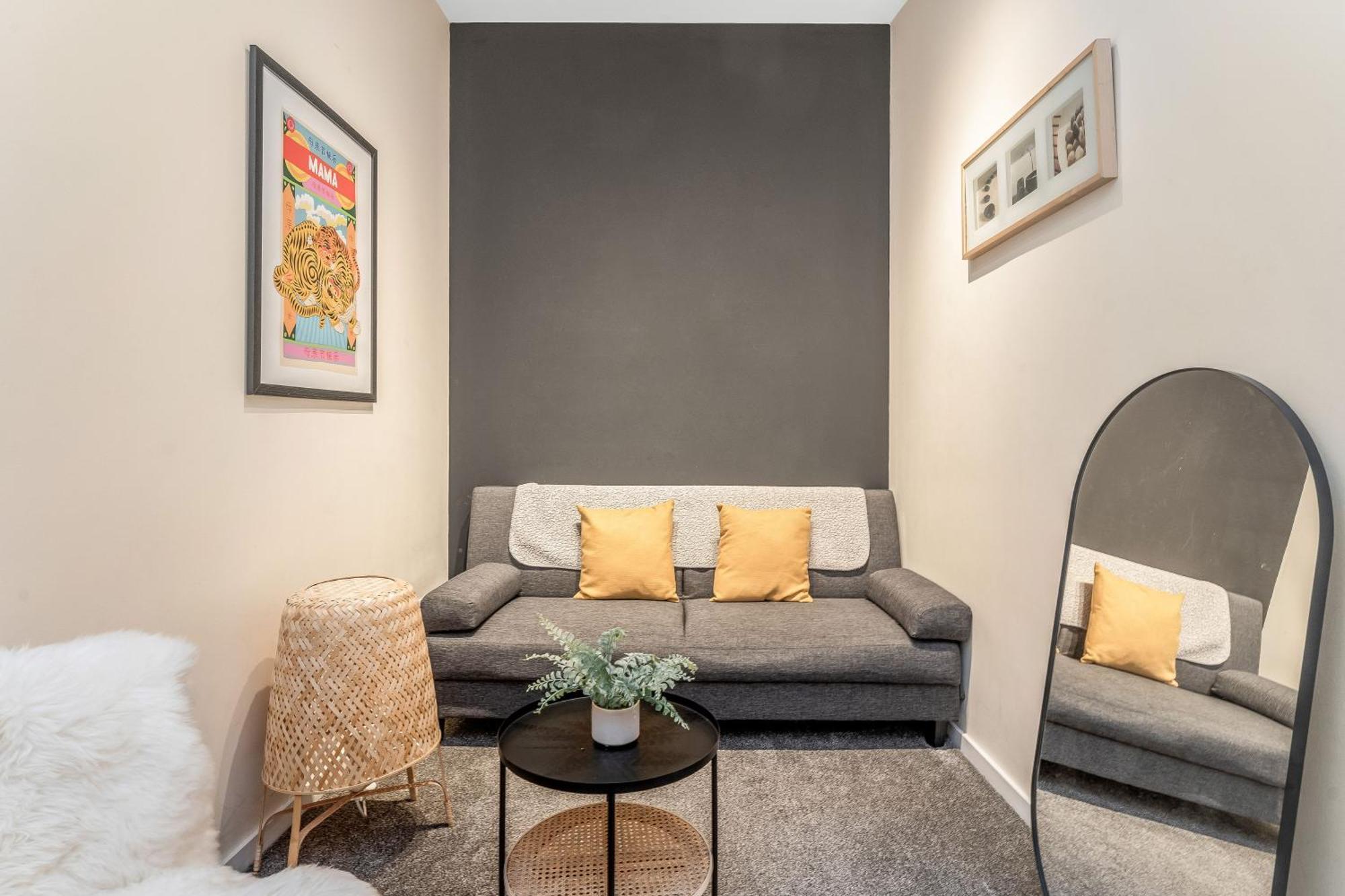 Beautiful Designer 2 Bed 2 Bath Old Town - Parking Apartment Edinburgh
