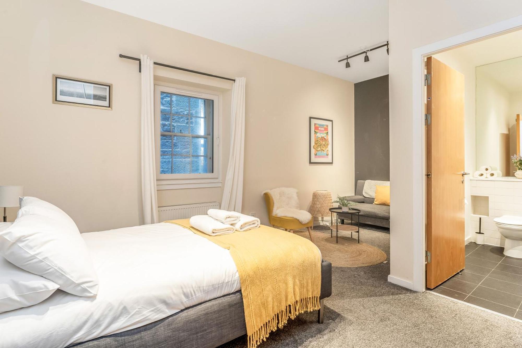 Beautiful Designer 2 Bed 2 Bath Old Town - Parking
