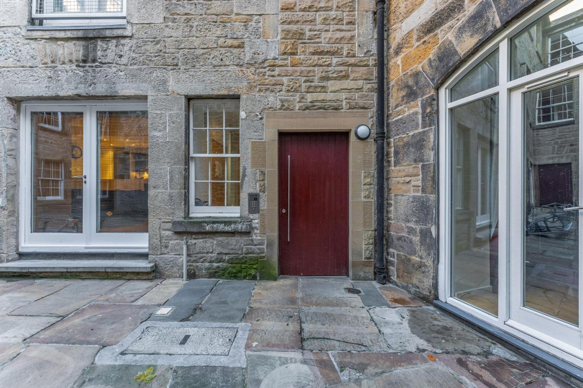 Beautiful Designer 2 Bed 2 Bath Old Town - Parking *