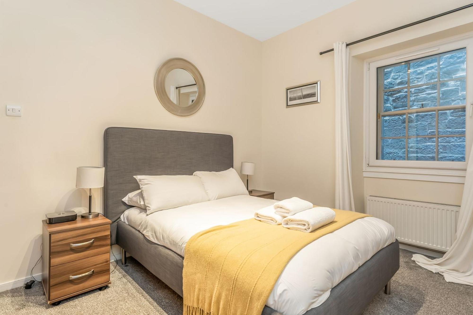 Beautiful Designer 2 Bed 2 Bath Old Town - Parking * Edinburgh