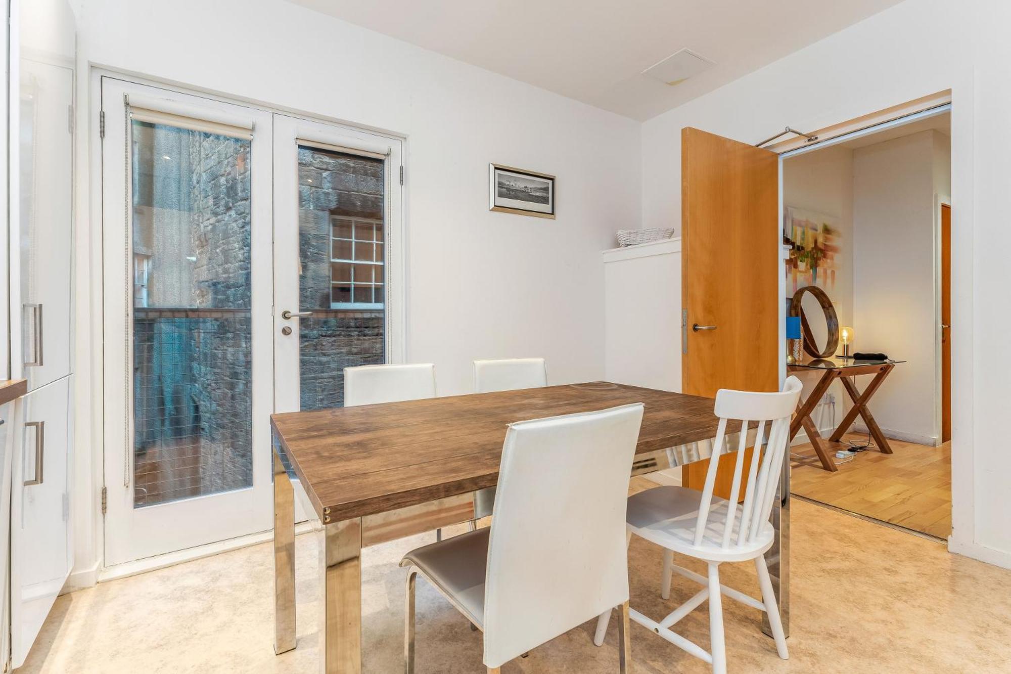 Beautiful Designer 2 Bed 2 Bath Old Town - Parking