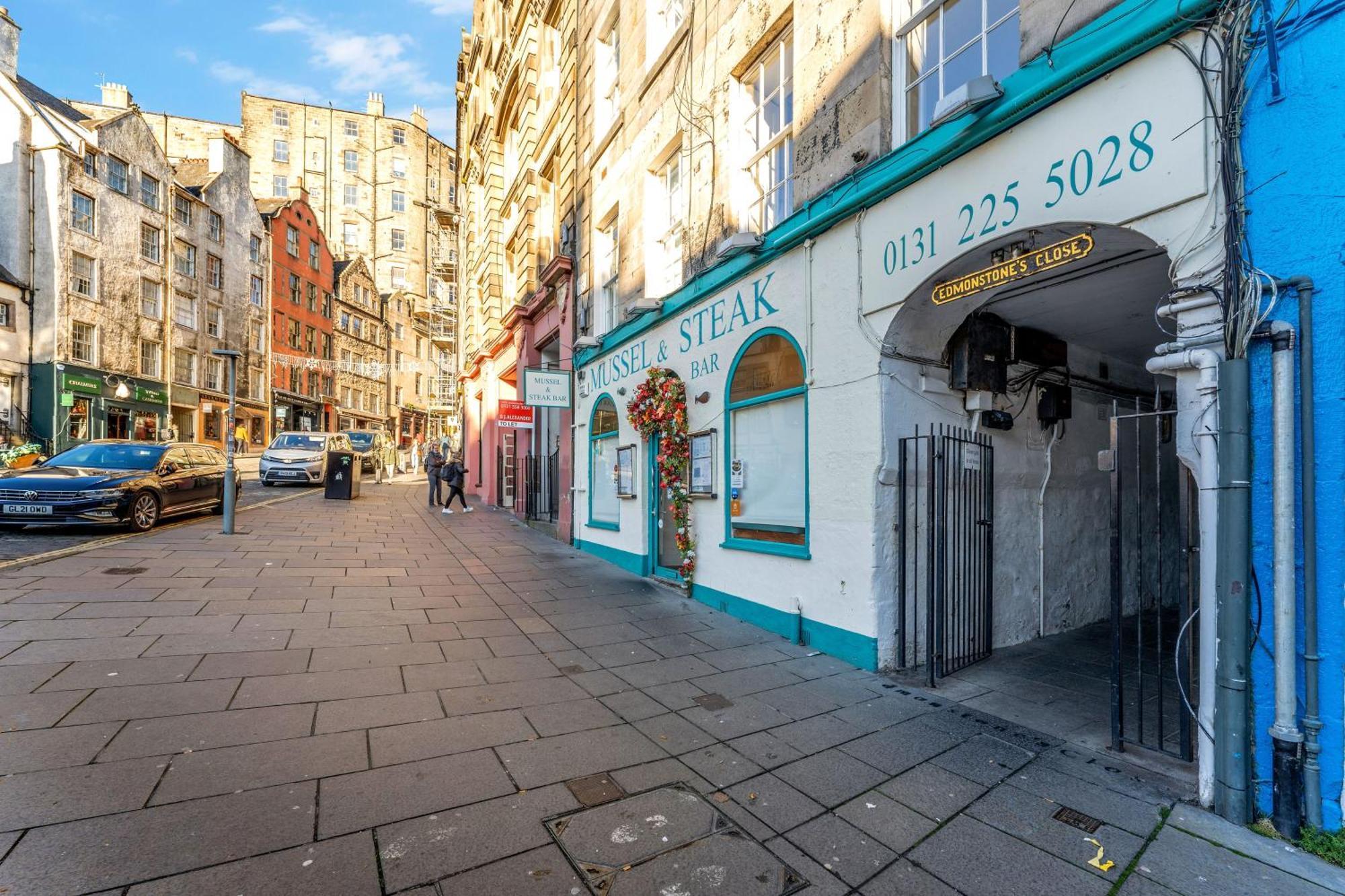 Beautiful Designer 2 Bed 2 Bath Old Town - Parking Apartment *