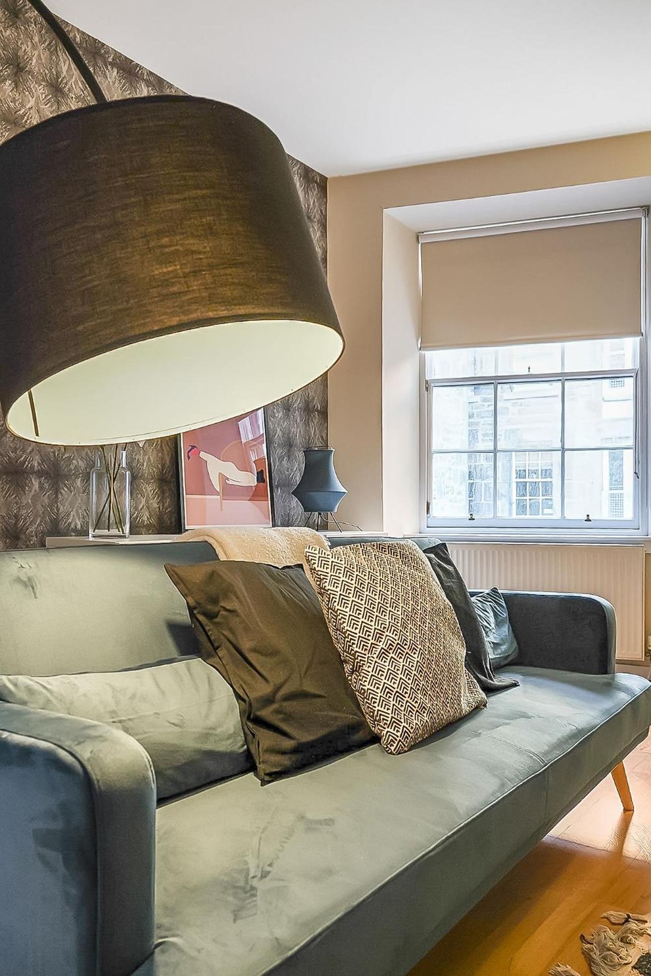 Beautiful Designer 2 Bed 2 Bath Old Town - Parking *